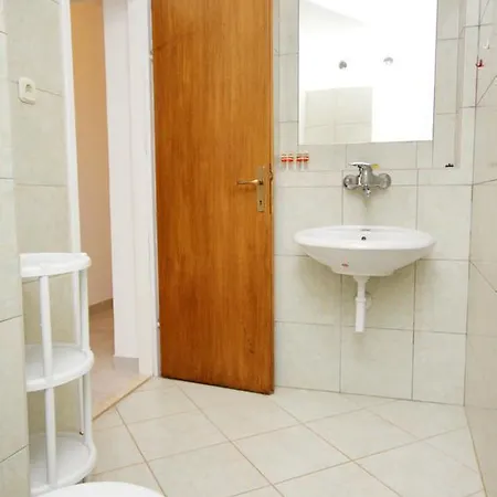 Uvala Prapratna 5704a * Jelsa (Hvar)