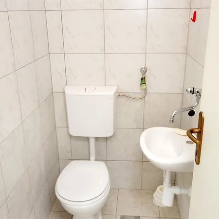 Uvala Prapratna 5704a * Jelsa (Hvar)