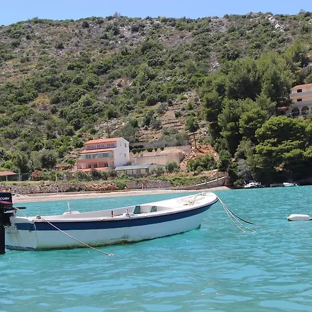 Uvala Prapratna 5704a * Jelsa (Hvar)